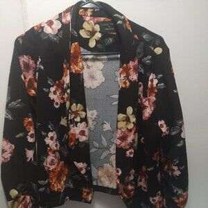 Size 1X Love tree floral blazer with ruched sleeves.